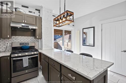 327 Lincoln, Windsor, ON - Indoor Photo Showing Kitchen