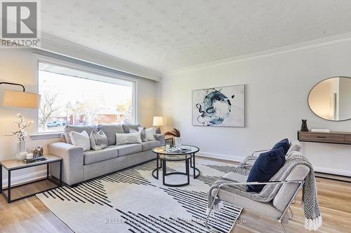 20 Perivale Crescent, Toronto, ON - Indoor Photo Showing Living Room