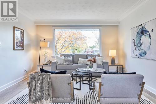 20 Perivale Crescent, Toronto, ON - Indoor Photo Showing Living Room