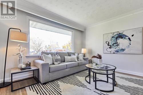 20 Perivale Crescent, Toronto, ON - Indoor Photo Showing Living Room