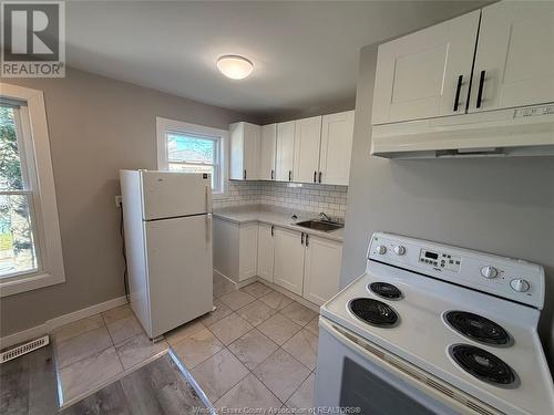 263 Tuscarora Unit# 2, Windsor, ON - Indoor Photo Showing Kitchen