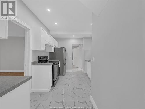 406 Partington, Windsor, ON - Indoor Photo Showing Kitchen