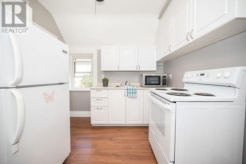 414 Moffat Street, Pembroke, ON - Indoor Photo Showing Kitchen