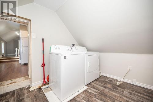 414 Moffat Street, Pembroke, ON - Indoor Photo Showing Laundry Room