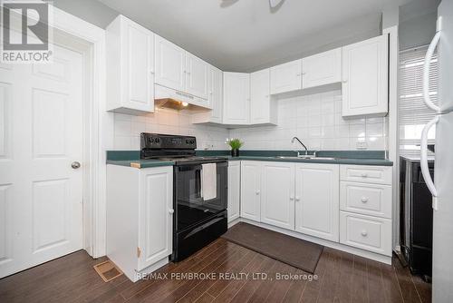 414 Moffat Street, Pembroke, ON - Indoor Photo Showing Kitchen