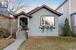 722 7th AVENUE N  Saskatoon, SK S7K 2V4