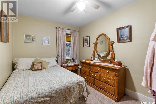 722 7Th Avenue N, Saskatoon, SK - Indoor Photo Showing Bedroom