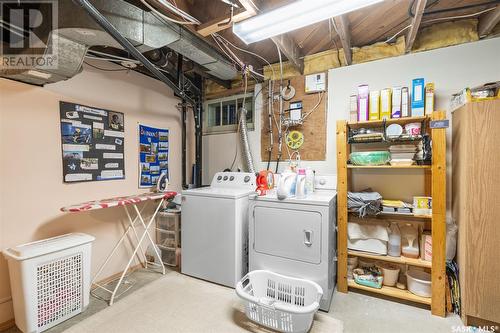 722 7Th Avenue N, Saskatoon, SK - Indoor Photo Showing Laundry Room