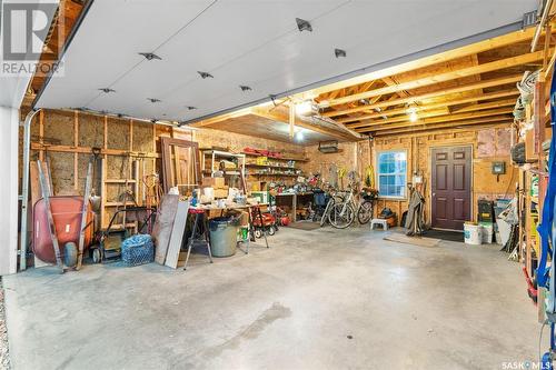 722 7Th Avenue N, Saskatoon, SK - Indoor Photo Showing Garage