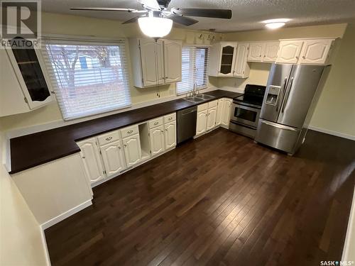 126 Bothwell Crescent, Regina, SK - Indoor Photo Showing Kitchen With Double Sink