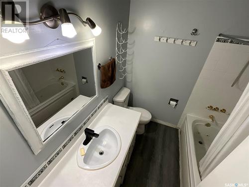 126 Bothwell Crescent, Regina, SK - Indoor Photo Showing Bathroom