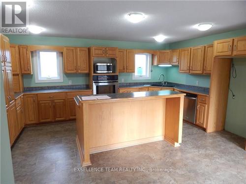 14010 Groves Road, South Stormont, ON - Indoor Photo Showing Kitchen