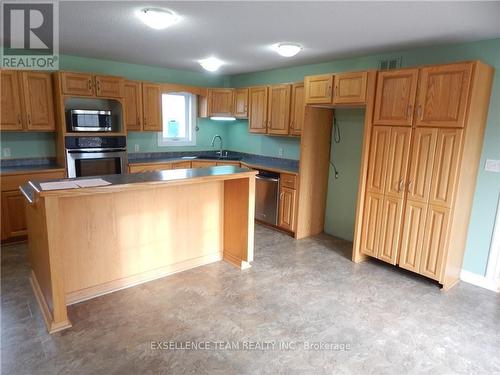 14010 Groves Road, South Stormont, ON - Indoor Photo Showing Kitchen