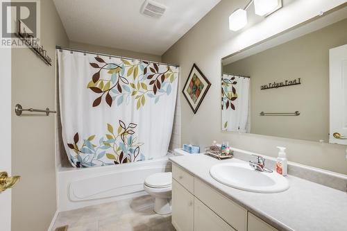 863 Mt Grady Place, Vernon, BC - Indoor Photo Showing Bathroom