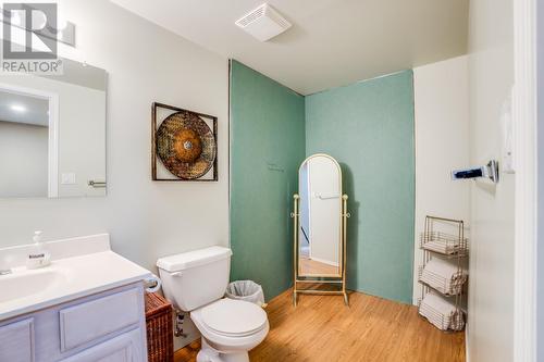 863 Mt Grady Place, Vernon, BC - Indoor Photo Showing Bathroom