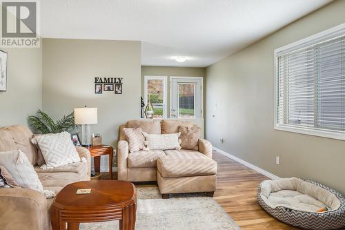 863 Mt Grady Place, Vernon, BC - Indoor Photo Showing Living Room