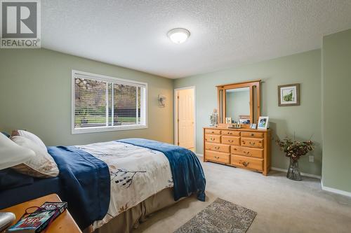 863 Mt Grady Place, Vernon, BC - Indoor Photo Showing Bedroom