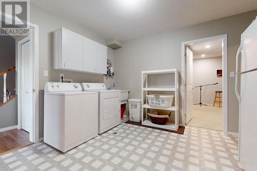 863 Mt Grady Place, Vernon, BC - Indoor Photo Showing Laundry Room