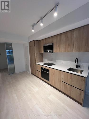 322N - 117 Broadway Avenue, Toronto, ON - Indoor Photo Showing Kitchen