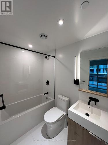 322N - 117 Broadway Avenue, Toronto, ON - Indoor Photo Showing Bathroom