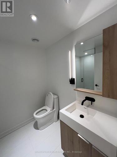 322N - 117 Broadway Avenue, Toronto, ON - Indoor Photo Showing Bathroom