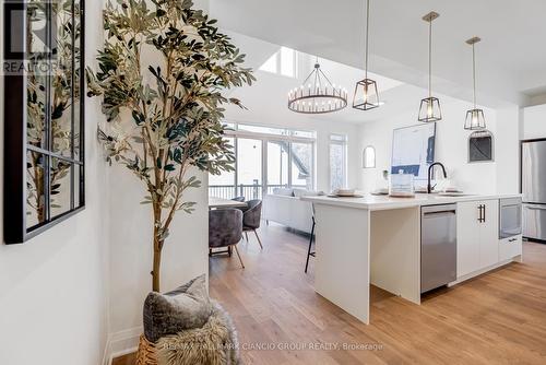 23 Vern Robertson Gate, Uxbridge, ON - Indoor Photo Showing Kitchen With Upgraded Kitchen