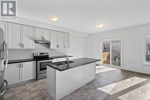 22 Ballinger Way, Uxbridge, ON - Indoor Photo Showing Kitchen With Stainless Steel Kitchen With Double Sink