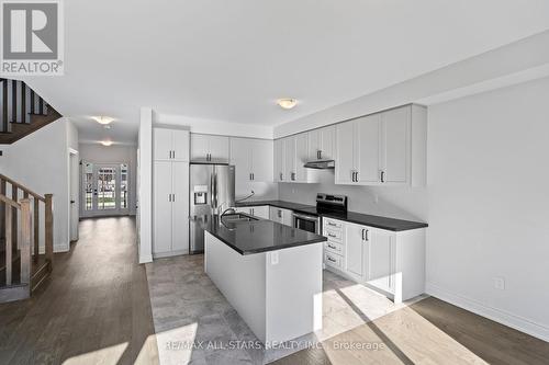 22 Ballinger Way, Uxbridge, ON - Indoor Photo Showing Kitchen