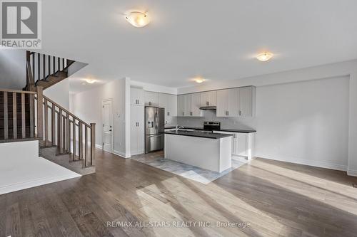 22 Ballinger Way, Uxbridge, ON - Indoor Photo Showing Kitchen