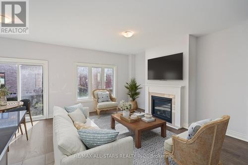 22 Ballinger Way, Uxbridge, ON - Indoor Photo Showing Living Room With Fireplace