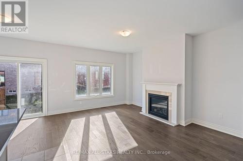 22 Ballinger Way, Uxbridge, ON - Indoor Photo Showing Living Room With Fireplace