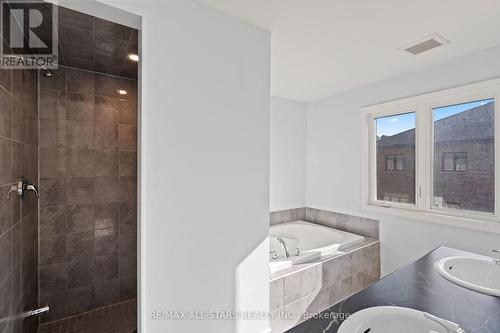 22 Ballinger Way, Uxbridge, ON - Indoor Photo Showing Bathroom