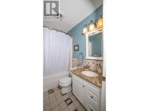 323 3Rd Avenue S, Creston, BC - Indoor Photo Showing Bathroom