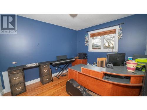 323 3Rd Avenue S, Creston, BC - Indoor Photo Showing Office