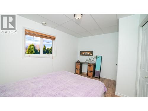 323 3Rd Avenue S, Creston, BC - Indoor Photo Showing Bedroom