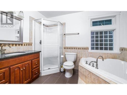 323 3Rd Avenue S, Creston, BC - Indoor Photo Showing Bathroom