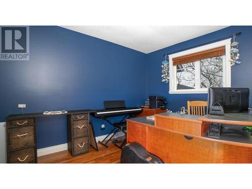 323 3Rd Avenue S, Creston, BC - Indoor Photo Showing Office