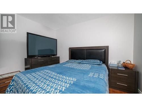 323 3Rd Avenue S, Creston, BC - Indoor Photo Showing Bedroom