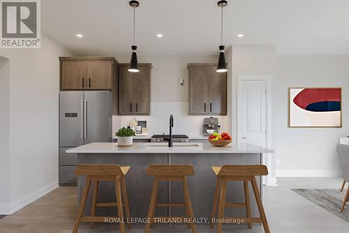 8 Allister Drive, Middlesex Centre (Kilworth), ON - Indoor Photo Showing Kitchen With Upgraded Kitchen