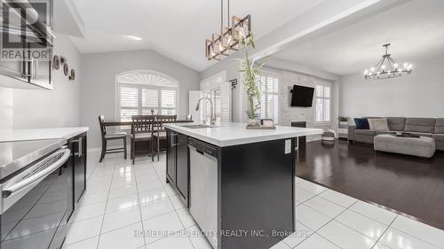 373 Robert Parkinson Drive, Brampton, ON - Indoor Photo Showing Kitchen With Upgraded Kitchen