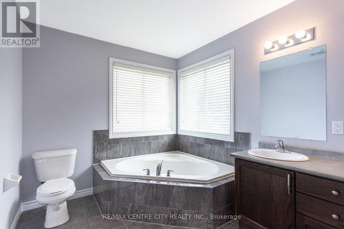 14 Hayes Street S, London, ON - Indoor Photo Showing Bathroom