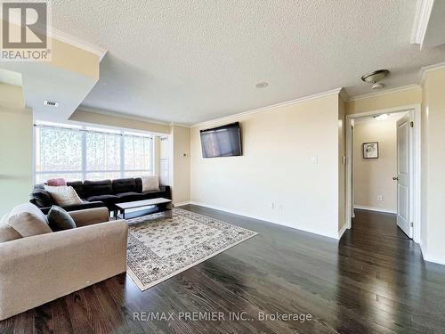 811 - 9 George Street N, Brampton, ON - Indoor Photo Showing Living Room