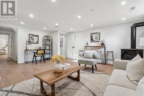 20 Suburban Drive, Mississauga, ON - Indoor Photo Showing Living Room