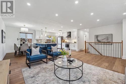 20 Suburban Drive, Mississauga, ON - Indoor Photo Showing Living Room