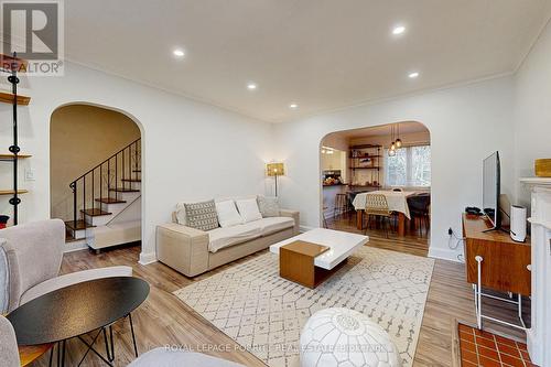 110 Prince Edward Drive S, Toronto, ON - Indoor Photo Showing Living Room