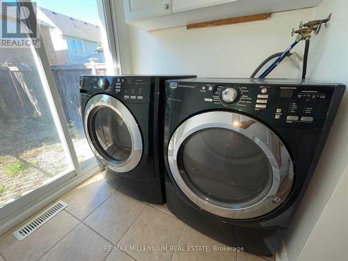 1684 Norris Circle, Milton, ON - Indoor Photo Showing Laundry Room