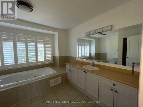 1684 Norris Circle, Milton, ON - Indoor Photo Showing Bathroom