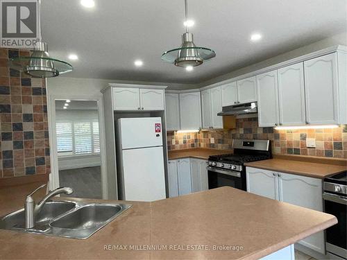 1684 Norris Circle, Milton, ON - Indoor Photo Showing Kitchen With Double Sink