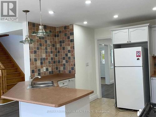 1684 Norris Circle, Milton, ON - Indoor Photo Showing Kitchen With Double Sink