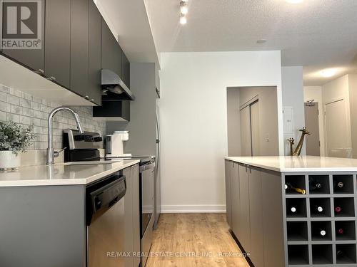 A703 - 3210 Dakota Common, Burlington, ON - Indoor Photo Showing Kitchen